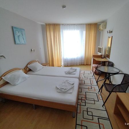 Family Hotel Coral Sozopol Exterior photo
