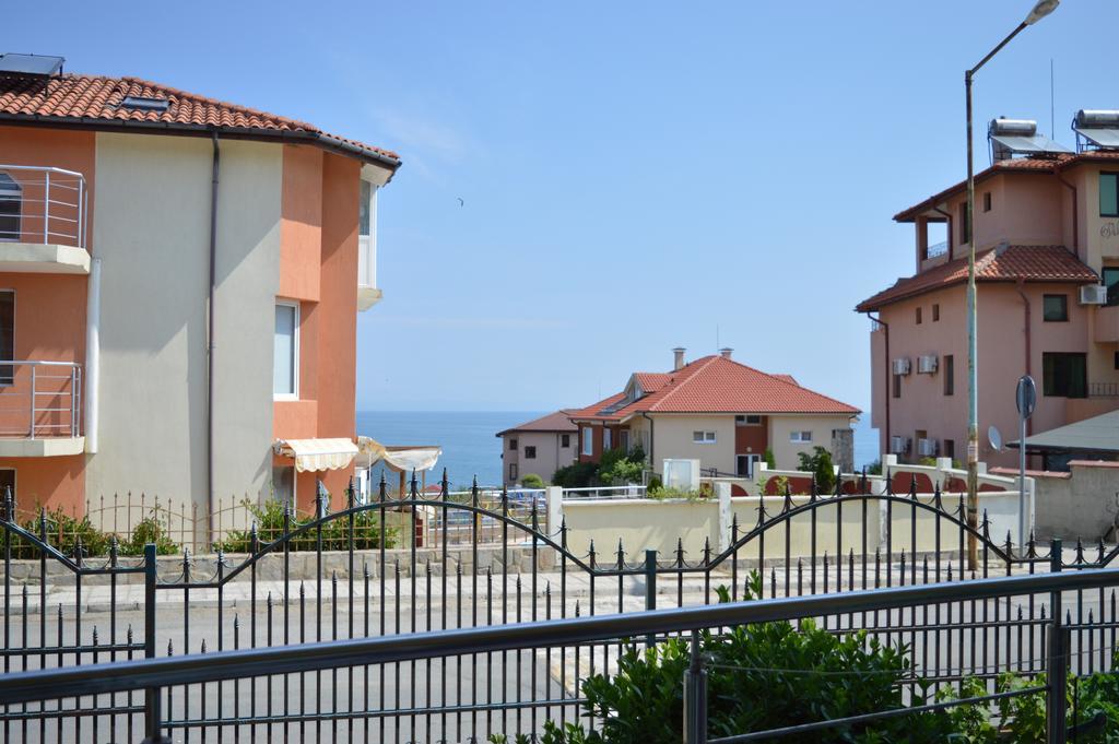Family Hotel Coral Sozopol Exterior photo
