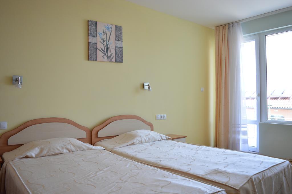 Family Hotel Coral Sozopol Room photo