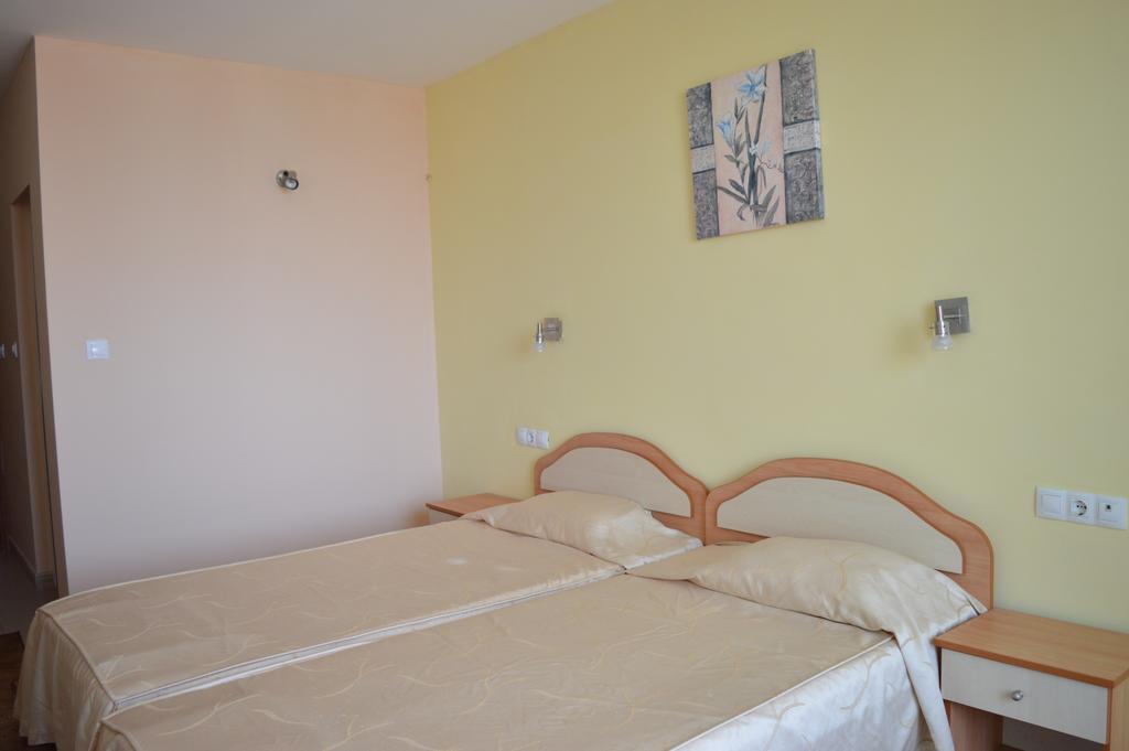 Family Hotel Coral Sozopol Room photo