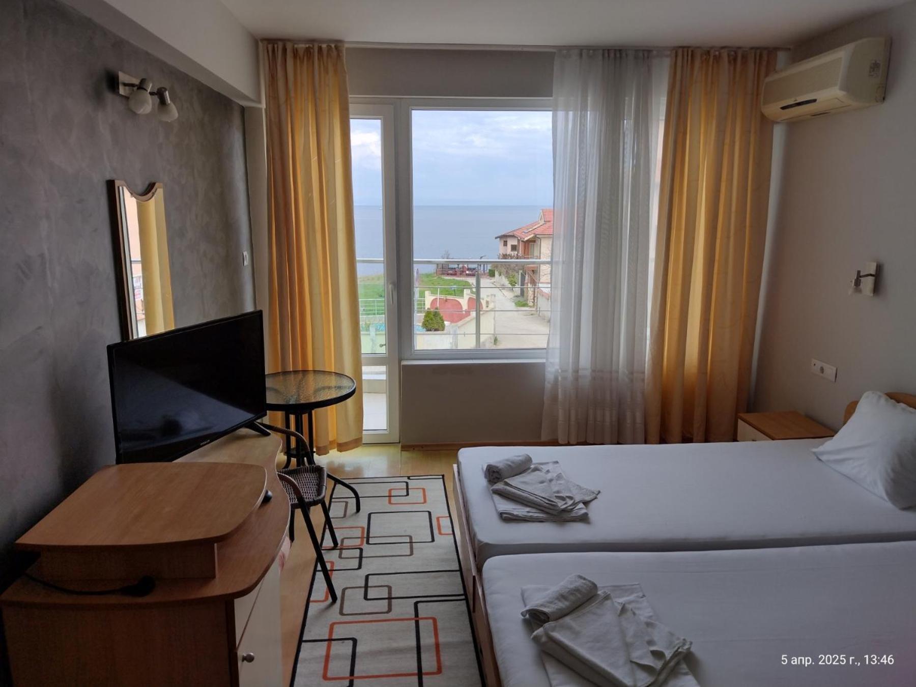 Family Hotel Coral Sozopol Exterior photo