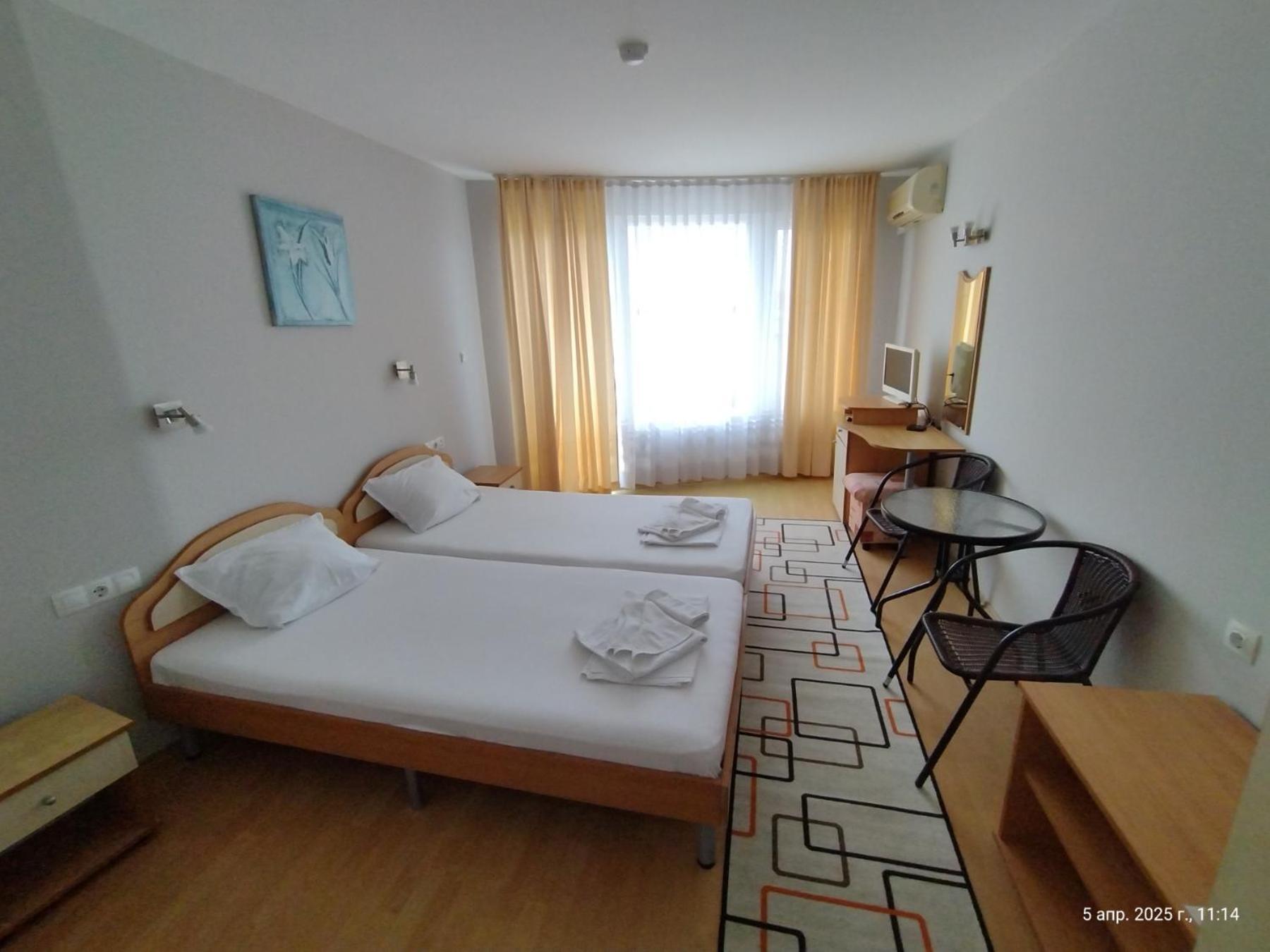 Family Hotel Coral Sozopol Exterior photo