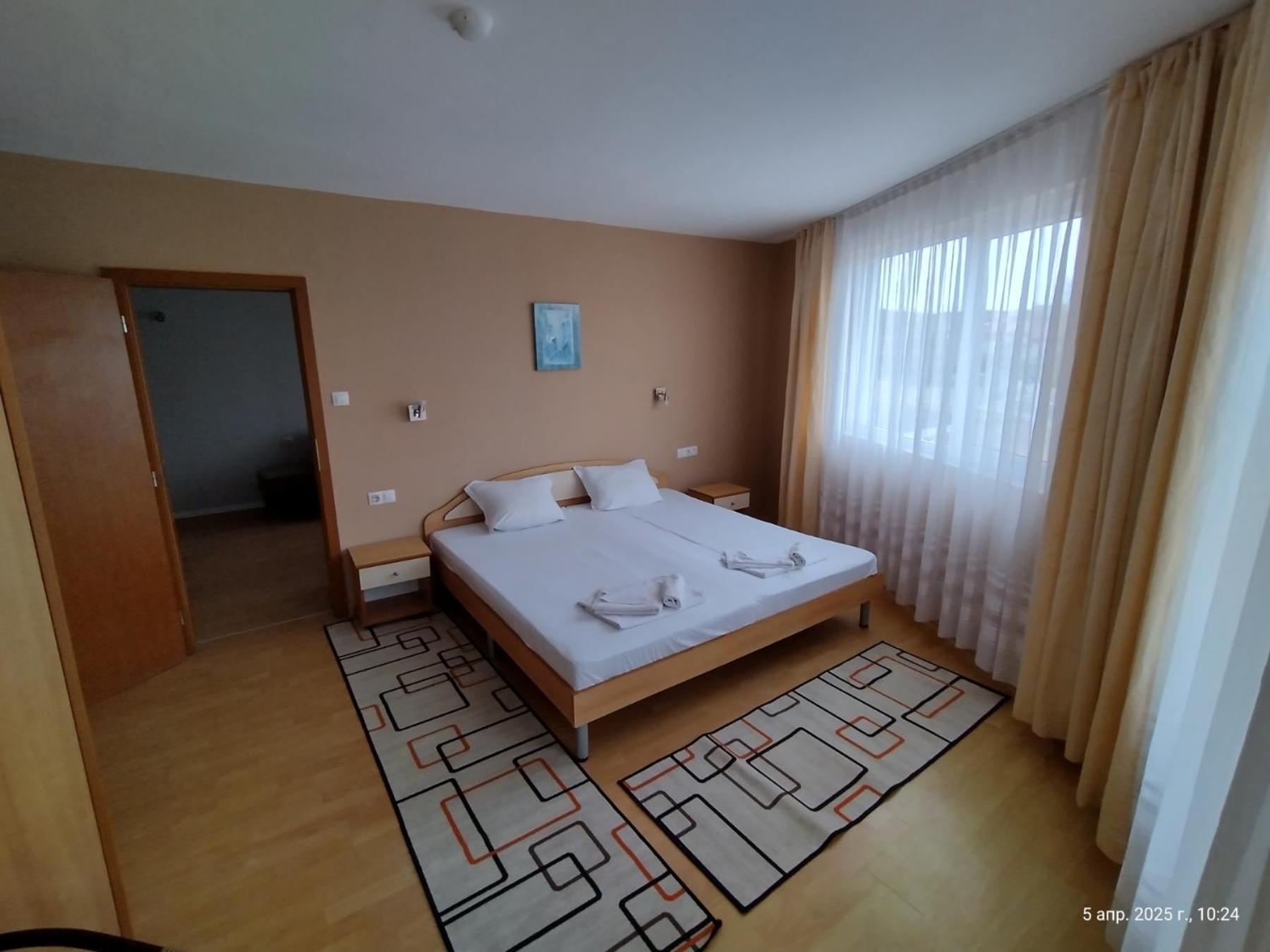 Family Hotel Coral Sozopol Exterior photo